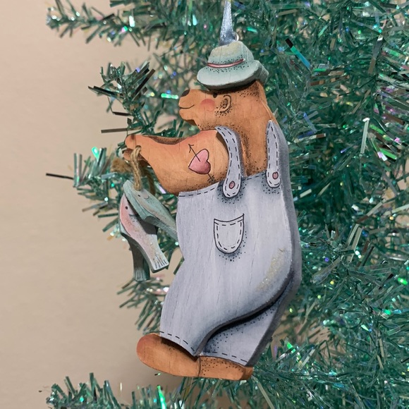 Alaska bear with fish wood ornament Mary Harper - Picture 14 of 16